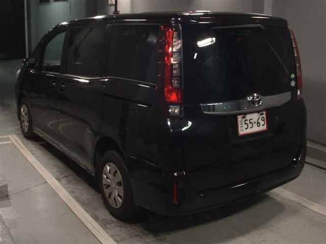 2014 Toyota Noah 4WD X auction photo 2
