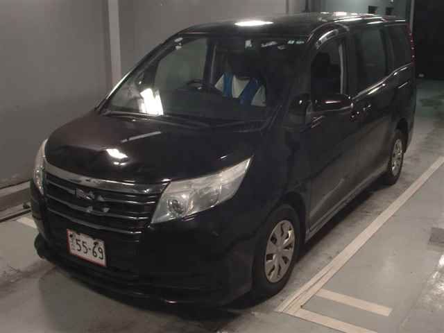 2014 Toyota Noah 4WD X auction photo 4