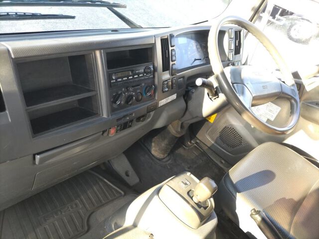 2014 Isuzu Forward dump auction photo 3