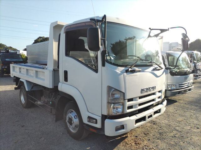 2014 Isuzu Forward dump Japan auction vehicle