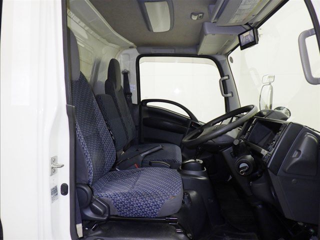 2021 Isuzu Elf Refrigerated and frozen trucks auction photo 6