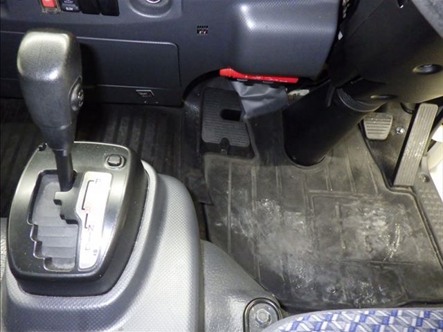 2021 Isuzu Elf Refrigerated and frozen trucks auction photo 8