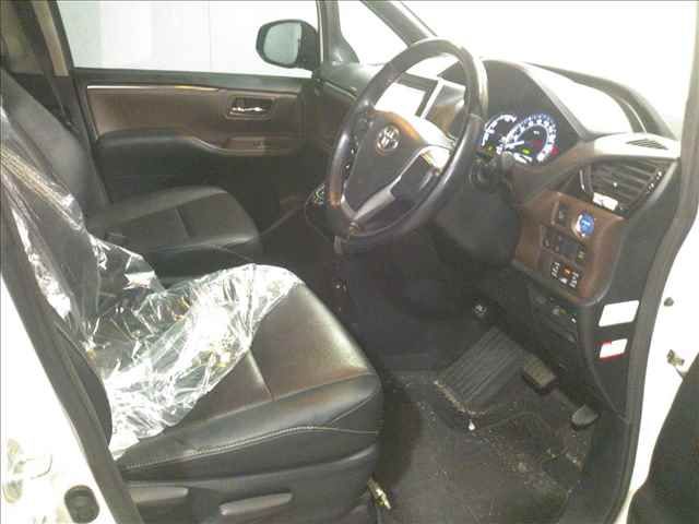 2016 Toyota Esquire ハイブリッドGi auction photo 4