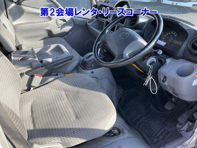 2017 Toyota Dyna パネルバン auction photo 5