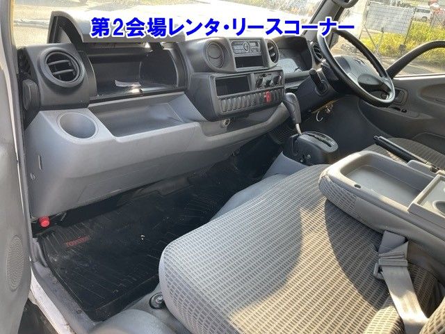 2017 Toyota Dyna パネルバン auction photo 6