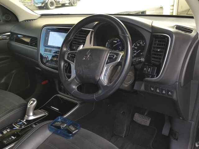 2019 Mitsubishi Outlander PHEV G Limited Edition 4WD auction photo 3
