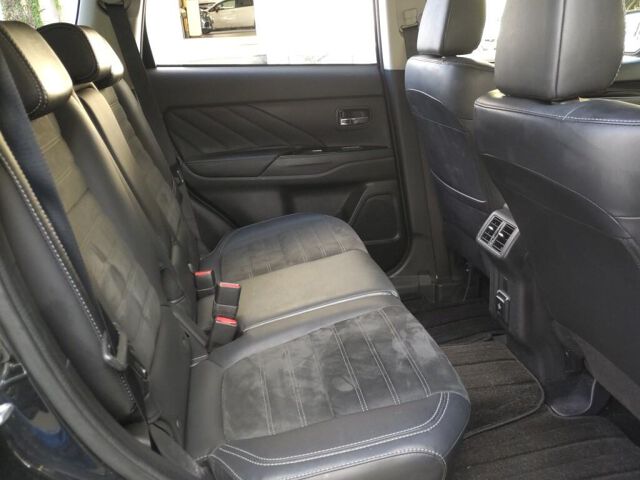 2019 Mitsubishi Outlander PHEV G Limited Edition 4WD auction photo 6