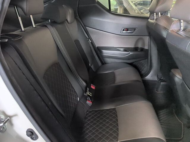 2020 Toyota C-HR G auction photo 6