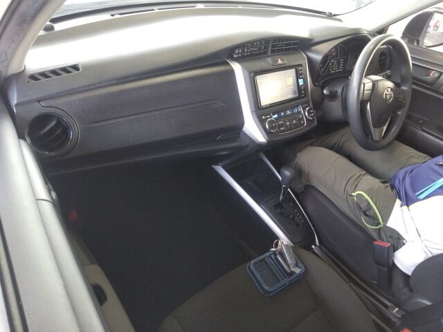 2023 Toyota Corolla Fielder ハイブリッドEX auction photo 3