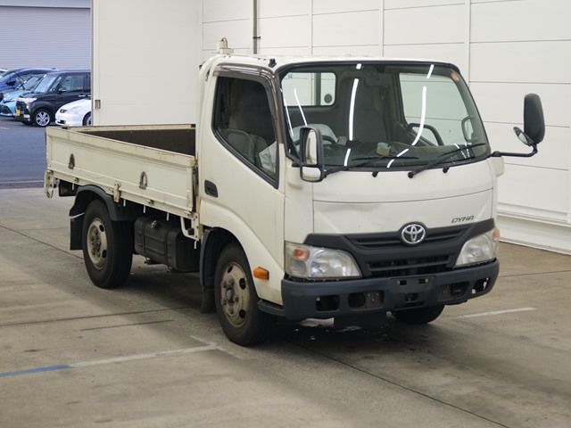 Japan Auction Vehicles 8 2013 Toyota Dyna ヒラ auction photo