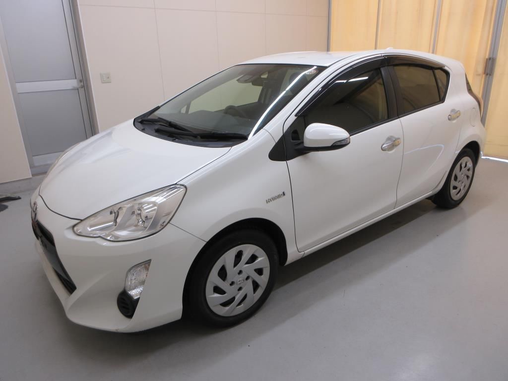 2016 Toyota Aqua Sスタイルブラック auction photo 4