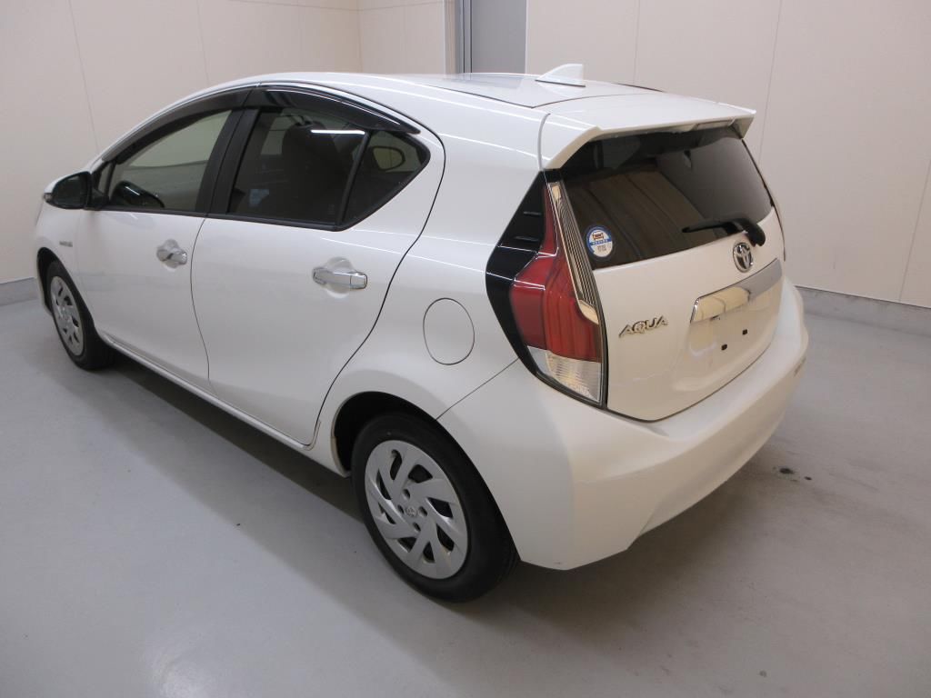 2016 Toyota Aqua Sスタイルブラック auction photo 5