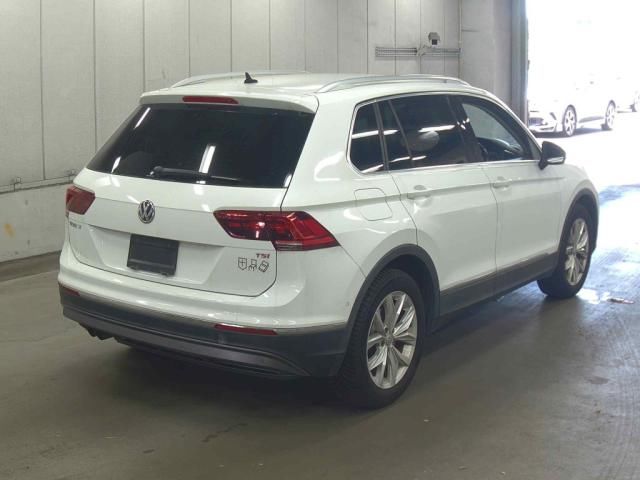 2017 Volkswagen VW Tiguan TSI Highline Technology P auction photo 3