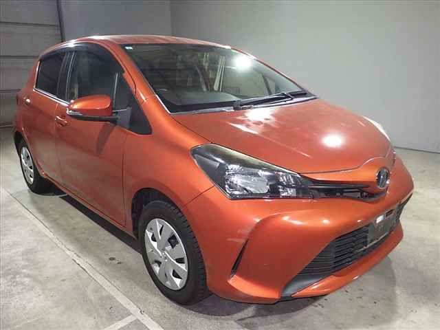 2015 Toyota Vitz auction photo 3