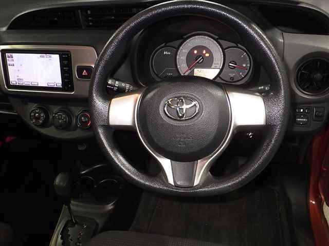 2015 Toyota Vitz auction photo 8