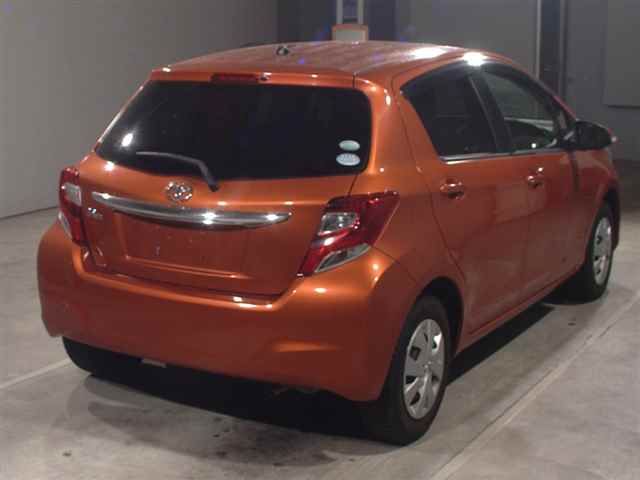 2015 Toyota Vitz auction photo 2