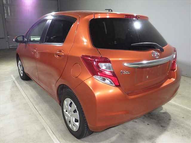 2015 Toyota Vitz auction photo 4