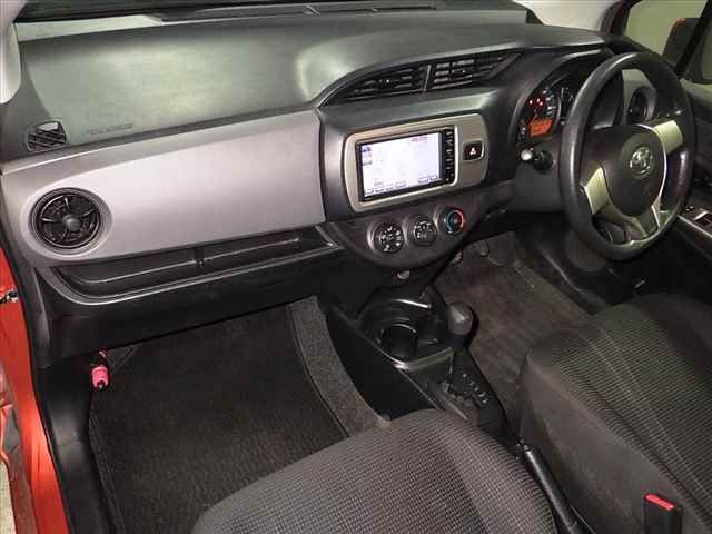2015 Toyota Vitz auction photo 5