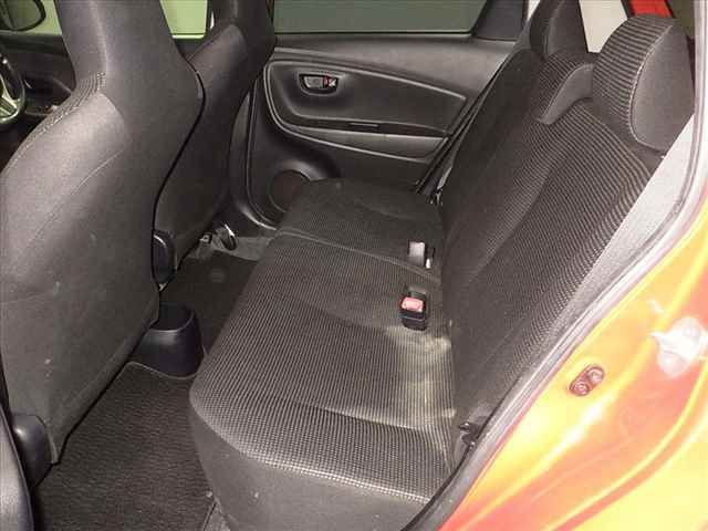 2015 Toyota Vitz auction photo 6