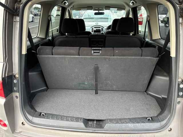 2010 Nissan ラフェスタ auction photo 9