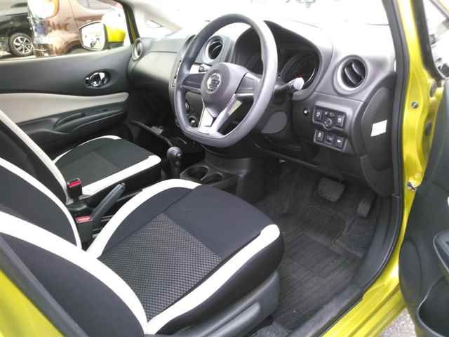 2017 Nissan Note XジョシュセキスライドUPシート auction photo 3