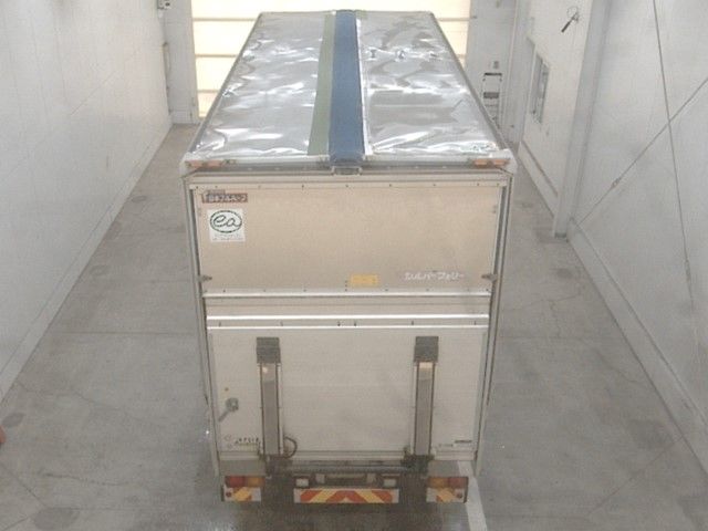 2017 Isuzu Forward Wing auction photo 3