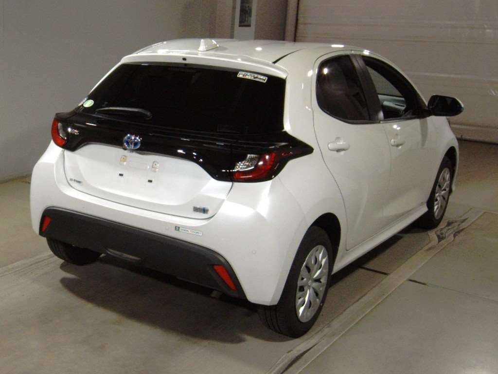 2023 Toyota Yaris ハイブリッドX 4WD auction photo 2