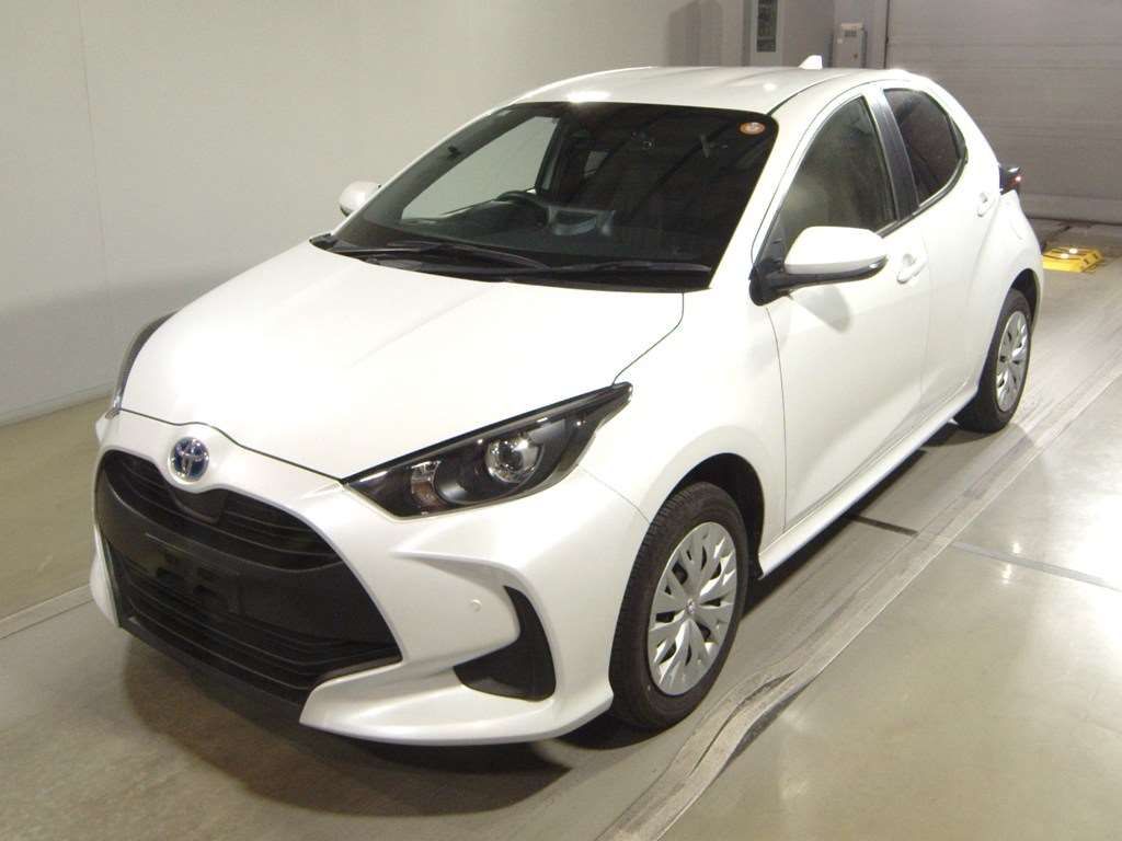 2023 Toyota Yaris ハイブリッドX 4WD Japan auction vehicle