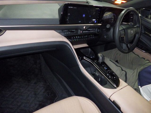 2025 Toyota Crown Sport Sports Z (HEV) 4WD auction photo 3
