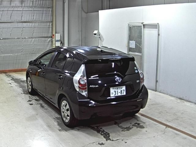 2014 Toyota Aqua S auction photo 2