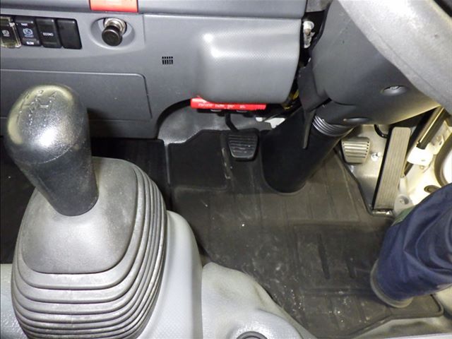2015 Isuzu Elf Refrigerated and frozen trucks auction photo 8