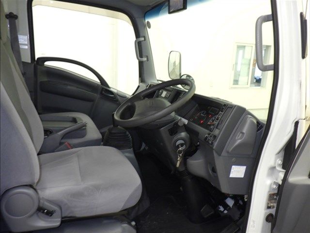 2015 Isuzu Elf Refrigerated and frozen trucks auction photo 6