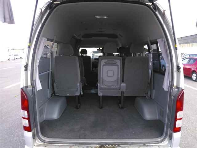 2010 Toyota Hiace 4WD グランドキャビン auction photo 10