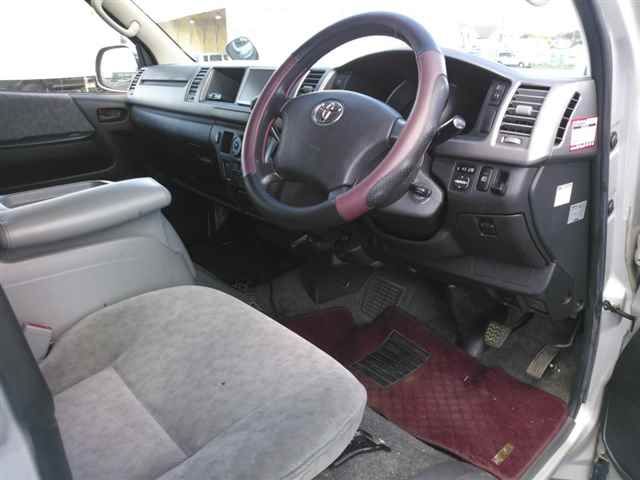 2010 Toyota Hiace 4WD グランドキャビン auction photo 3