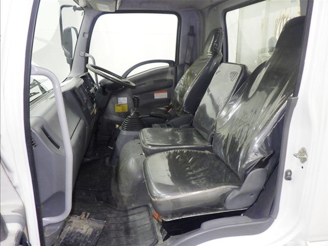 2015 Isuzu Forward dump auction photo 8