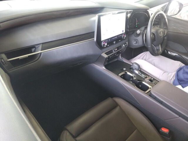 2023 Lexus RX RX350HバージョL 4WD auction photo 3
