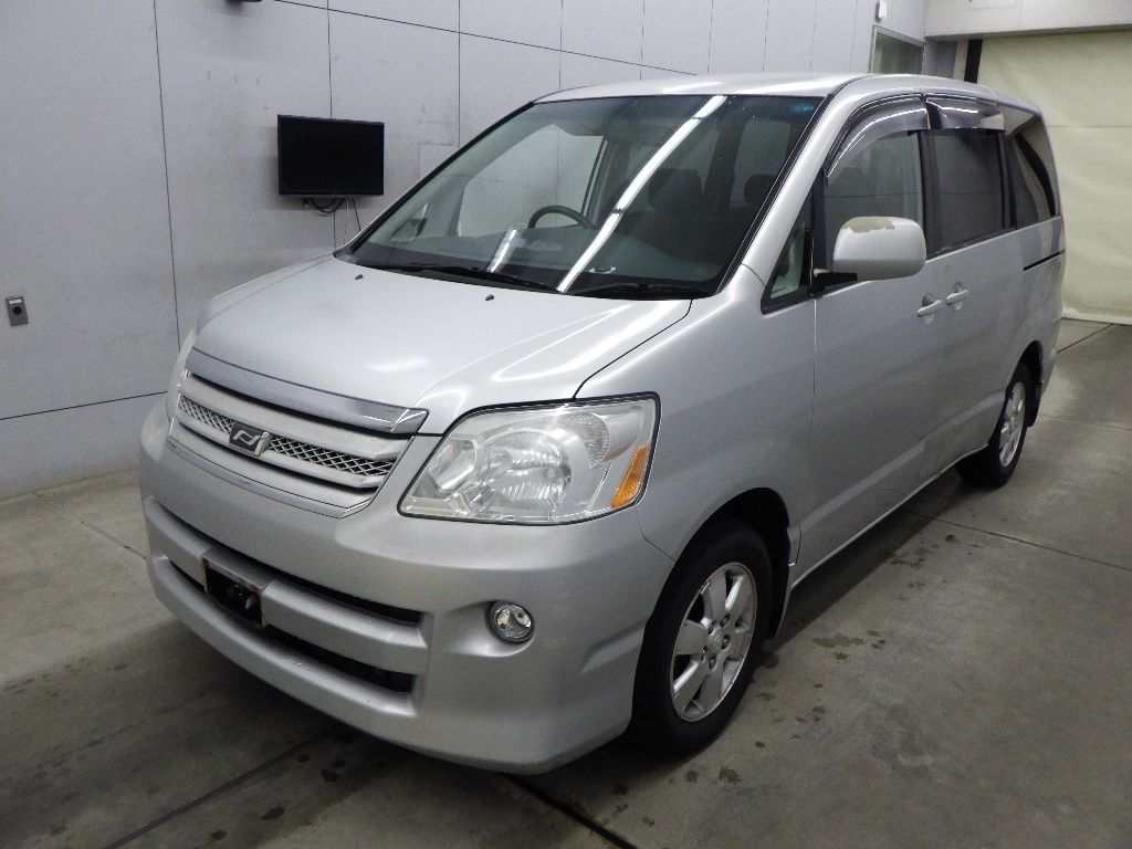 2005 Toyota Noah X G Selection auction photo 4