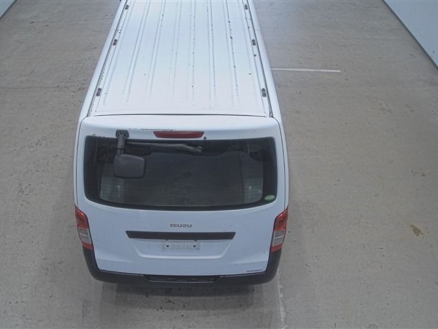 2011 Isuzu auction photo 3