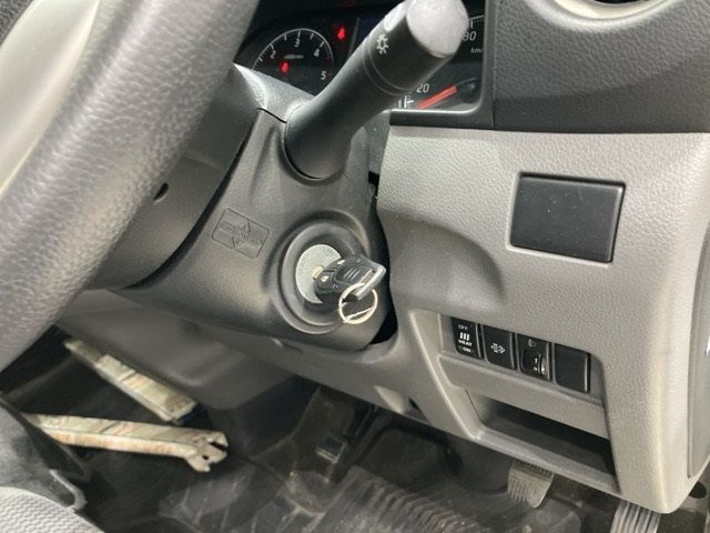2011 Isuzu auction photo 6