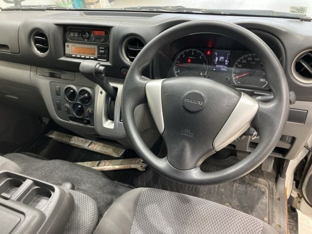 2011 Isuzu auction photo 4