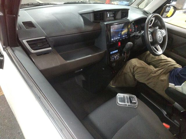 2022 Toyota Roomy G auction photo 3