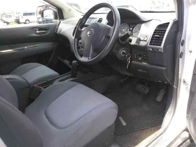 2010 Nissan ウイングロード 15B FOUR auction photo 3