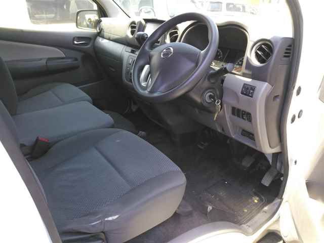 2016 Nissan NV350 Caravan チェアキャブ auction photo 3