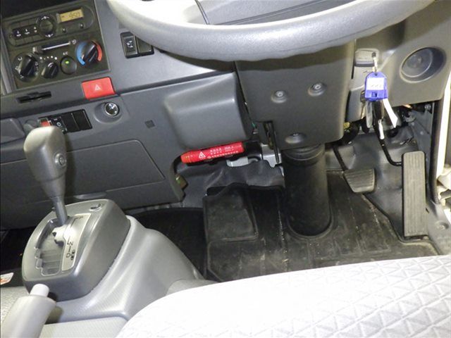 2020 Isuzu Elf Van auction photo 8