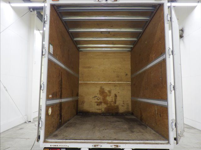 2020 Isuzu Elf Van auction photo 4
