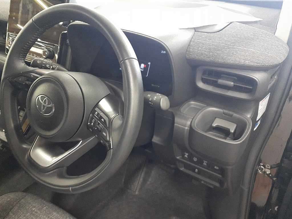 2023 Toyota Sienta Hybrid Z auction photo 9
