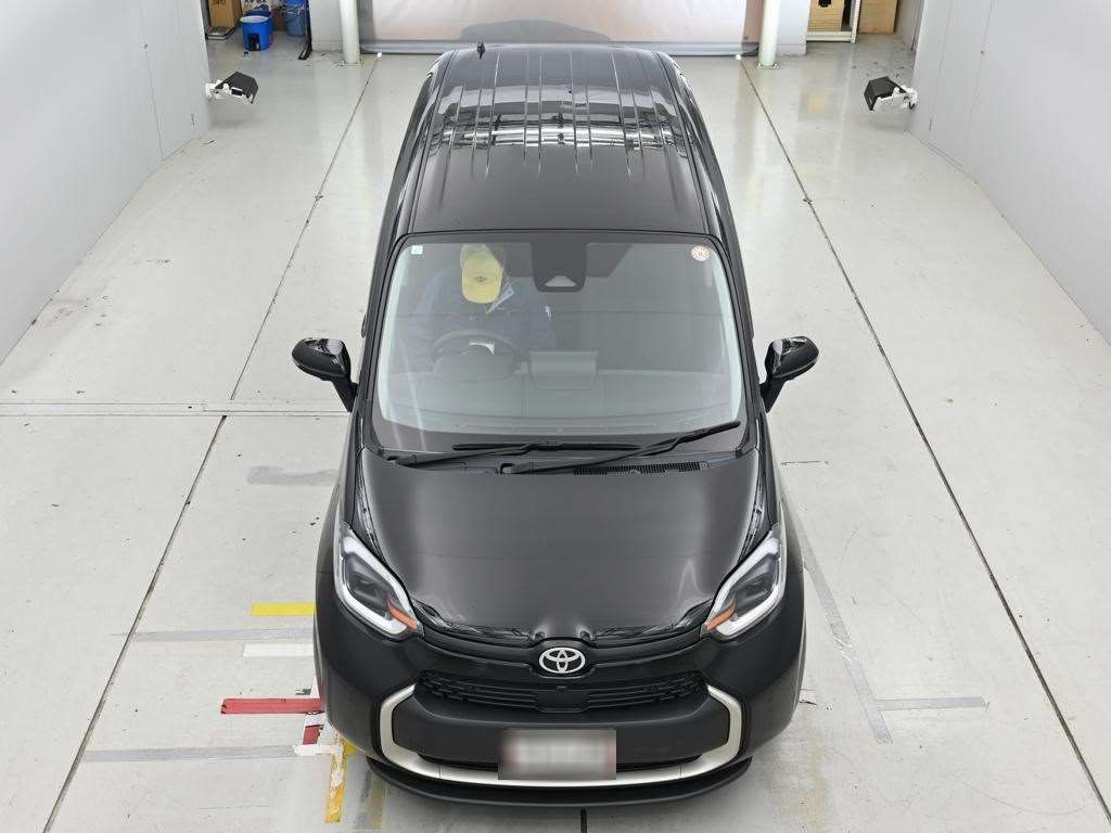 2023 Toyota Sienta Hybrid Z auction photo 7