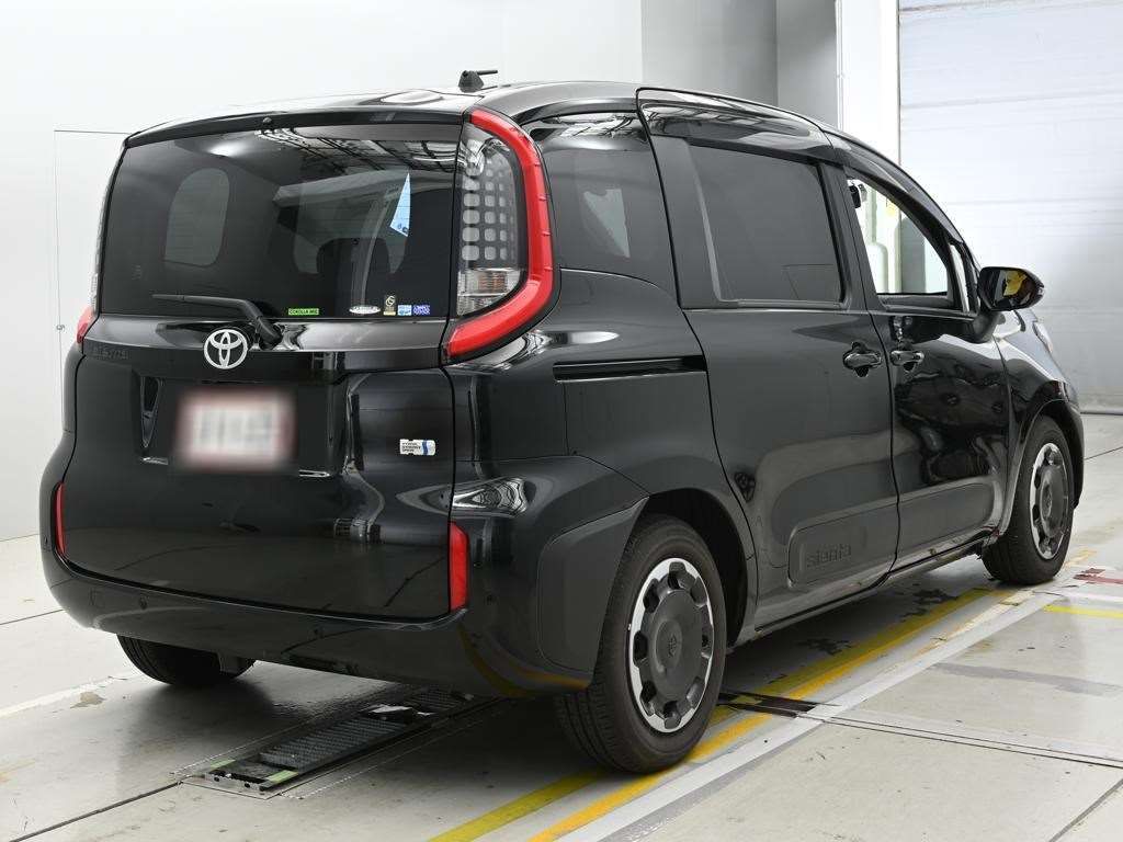 2023 Toyota Sienta Hybrid Z auction photo 2