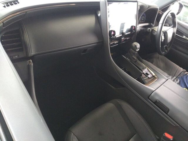 2024 Toyota Alphard Z 4WD auction photo 3