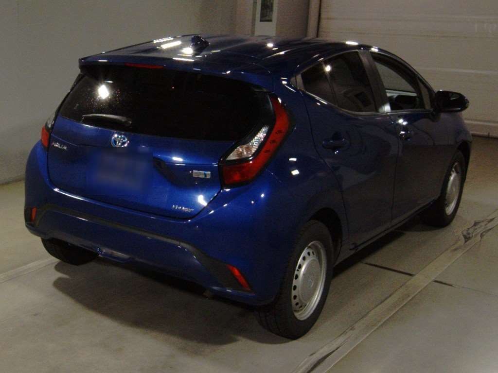 2022 Toyota Aqua X 4WD auction photo 2